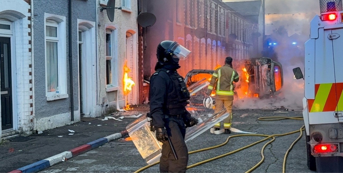 Disturbios en Irlanda: un ataque con cuchillo desató protestas y enfrentamientos en Belfast