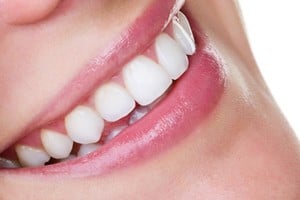 El producto presenta una denominación, una marca y un diseño muy similares a los de otro dentífrico