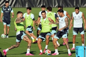 Argentina trabajó este jueves con la mira puesta en Argelia.