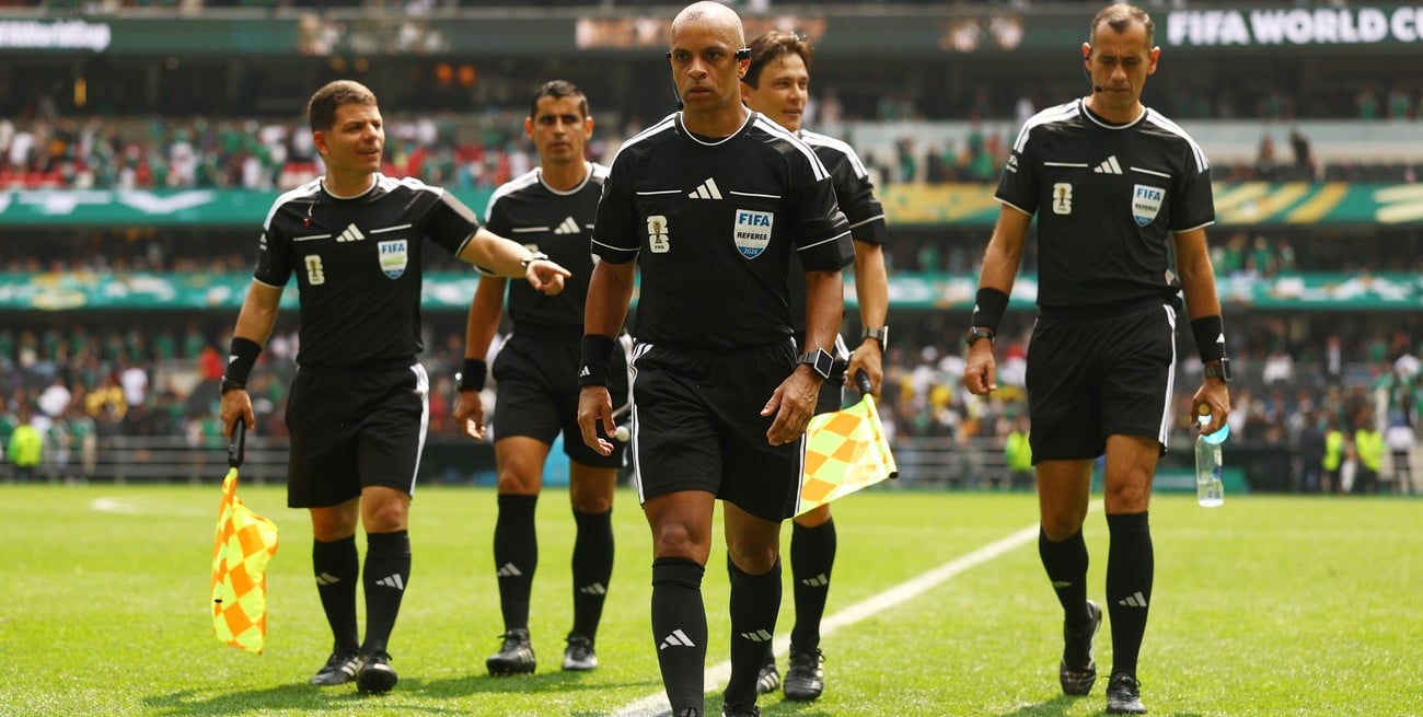 No se le entendió nada: Sampaio quiso explicar una decisión arbitral en un polémico inglés