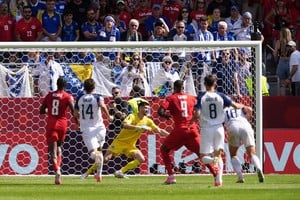 Canadienses y bosnios sumaron su primer punto en el Mundial. Foto: Reuters.