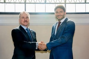 Reunión en la Sede de Gobierno con enfoque en seguridad y cooperación.