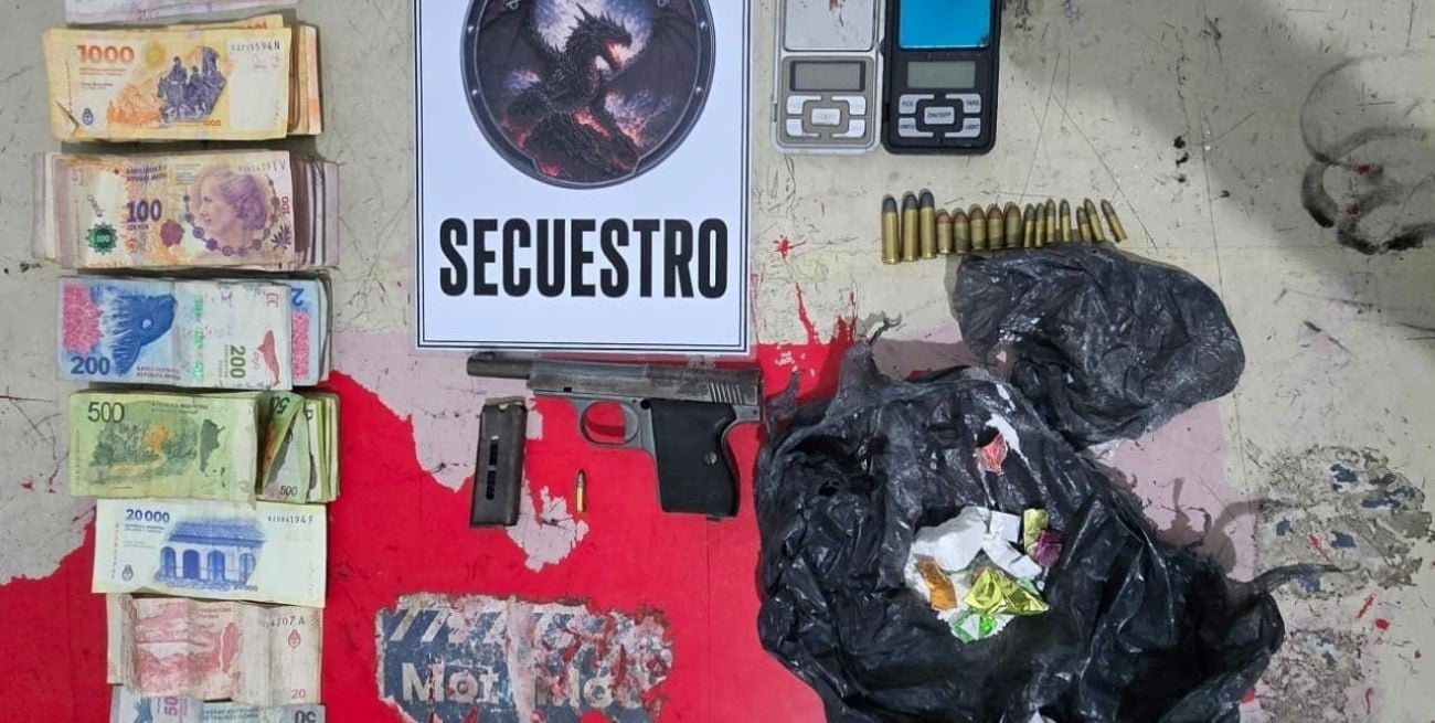 Cayó un joven tras una persecución policial; secuestraron un arma, droga y dinero en efectivo