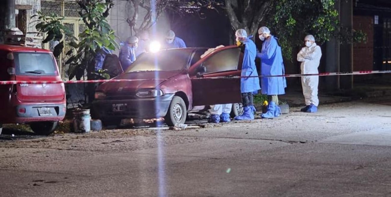 Hallaron el cuerpo calcinado de una mujer dentro de un auto en Tucumán