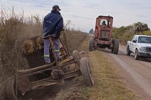 Los trabajos permiten avanzar en la limpieza y profundización de los canales laterales.
