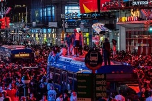 La histórica conquista de los New York Knicks en la NBA generó una celebración masiva en las calles de Nueva York  Créditos:  Getty