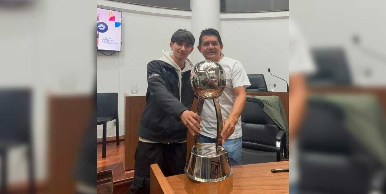 Fanatismo sabalero: convirtió el autógrafo del Pulga en un tatuaje