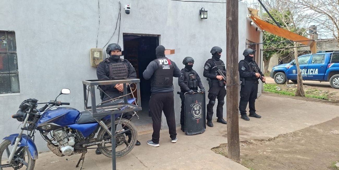 Cuatro detenidos y más de 300 dosis de cocaína tras allanamientos en barrio San Lorenzo