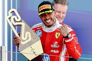 El triunfo de Hamilton en Montmeló no solo es un hito personal, sino un símbolo del resurgir de Ferrari, que ahora desafía con fuerza a sus rivales. Foto: REUTERS / Nacho Doce.