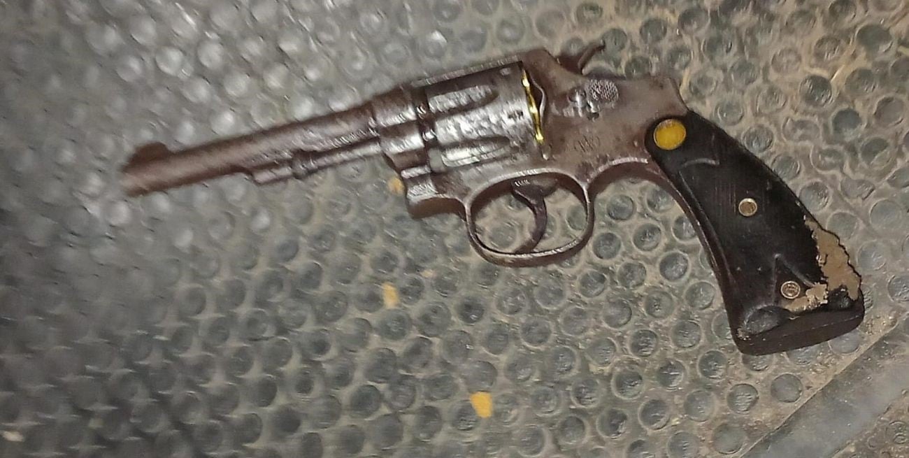 Santa Fe: intentó escapar de la policía y mostró un revólver cuando fue alcanzado