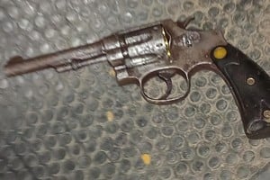 El sospechoso sacó el arma y rápidamente fue reducido. Foto: El Litoral