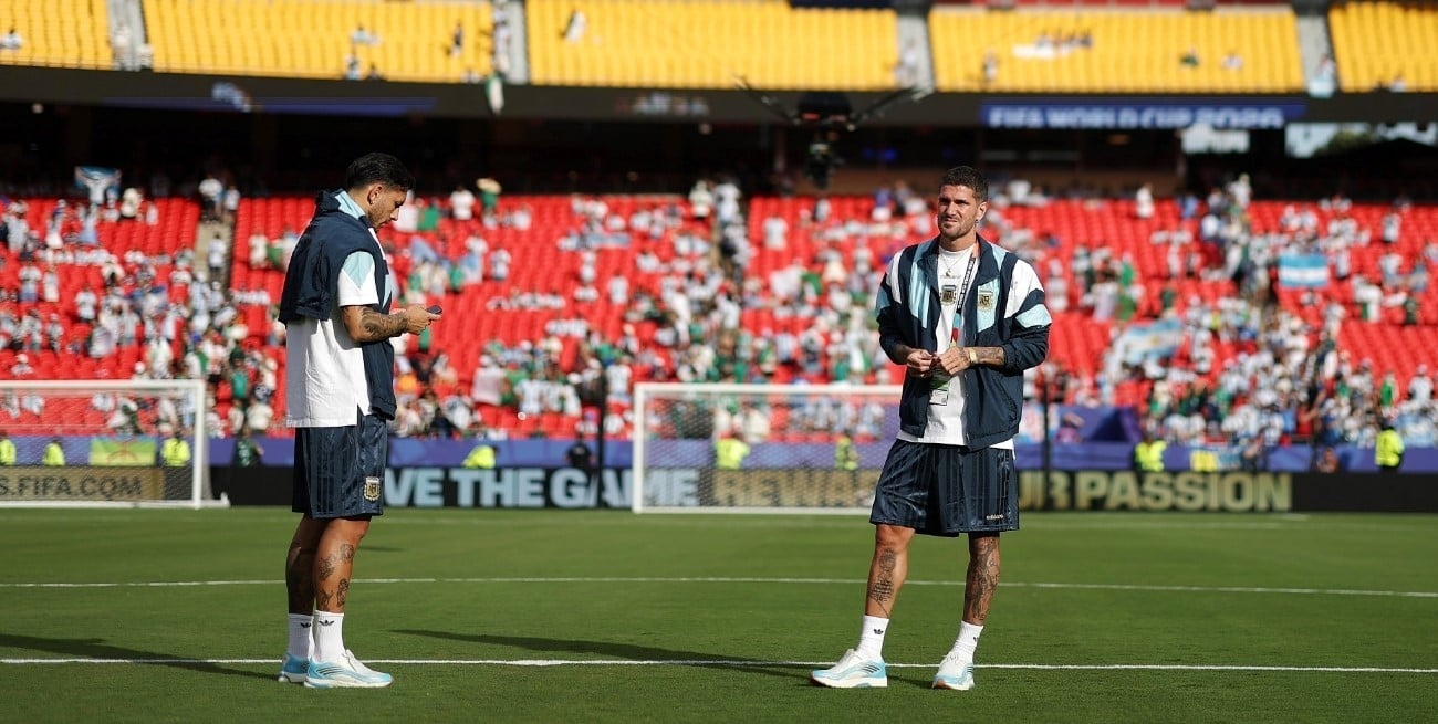 La cábala sigue intacta: De Paul y Paredes repitieron un ritual antes del debut argentino