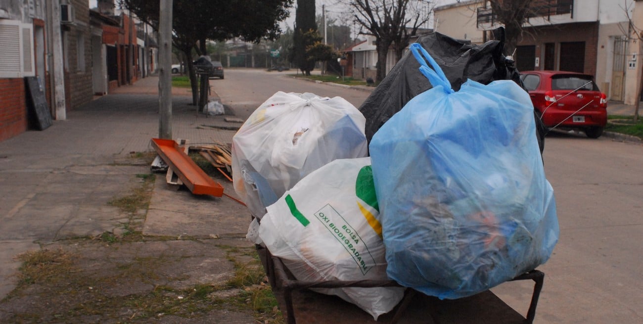 Tras la falta de recolección en varios barrios santafesinos, descontarán a Urbafé el día completo de servicio