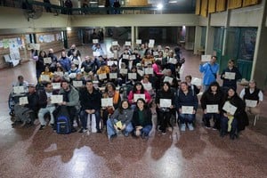 Estudiantes participaron de rondas de diálogo con referentes sociales y culturales.