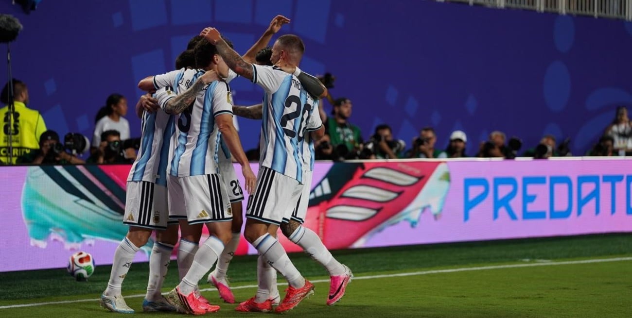 Las fotos de El Litoral en una noche histórica: Argentina le ganó 3-0 a Argelia