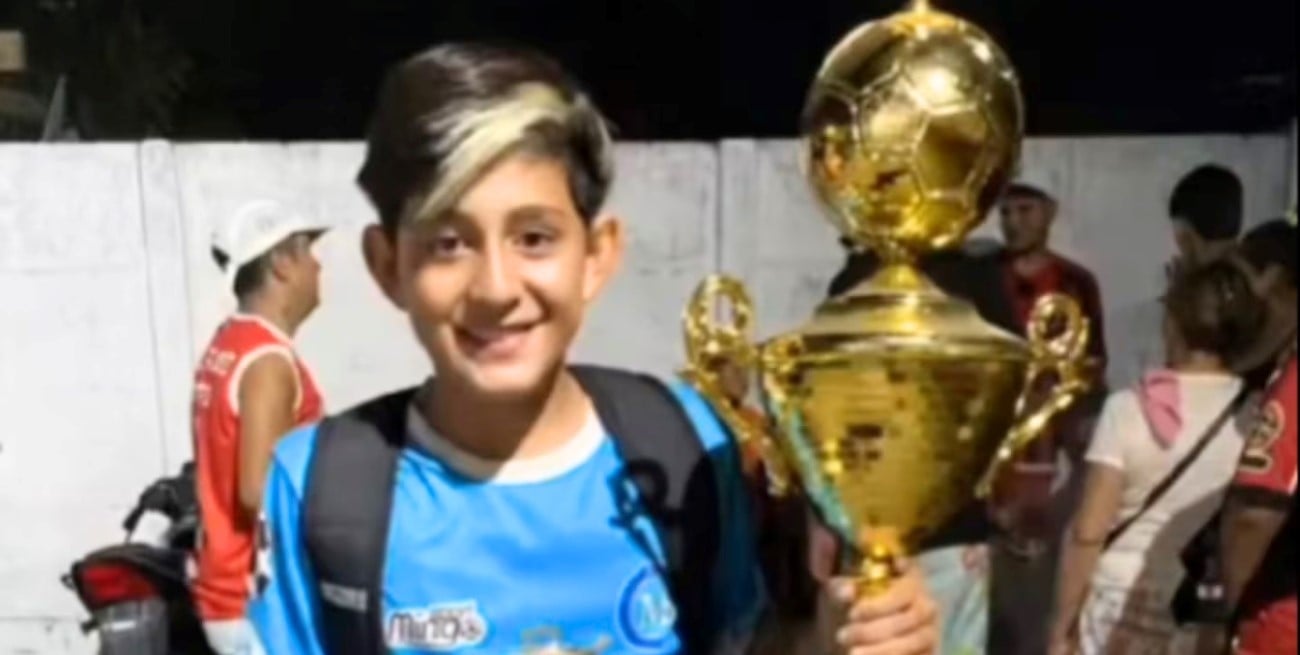 Un adolescente murió tras recibir un pelotazo en el pecho durante un partido de fútbol en Santiago del Estero
