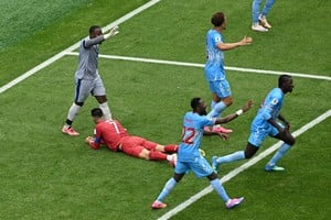 Cristiano no pudo ganarlo para Portugal. Foto: Reuters