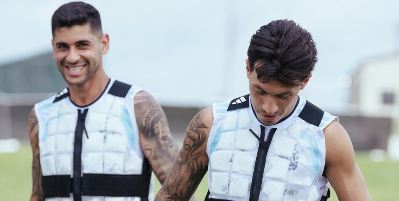 Las pecheras de hielo de la Fórmula 1 llegaron al fútbol y las usa la Selección argentina
