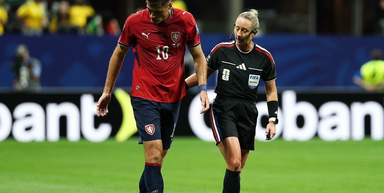 Tori Penso hizo historia y se convirtió en la segunda mujer en arbitrar un Mundial masculino