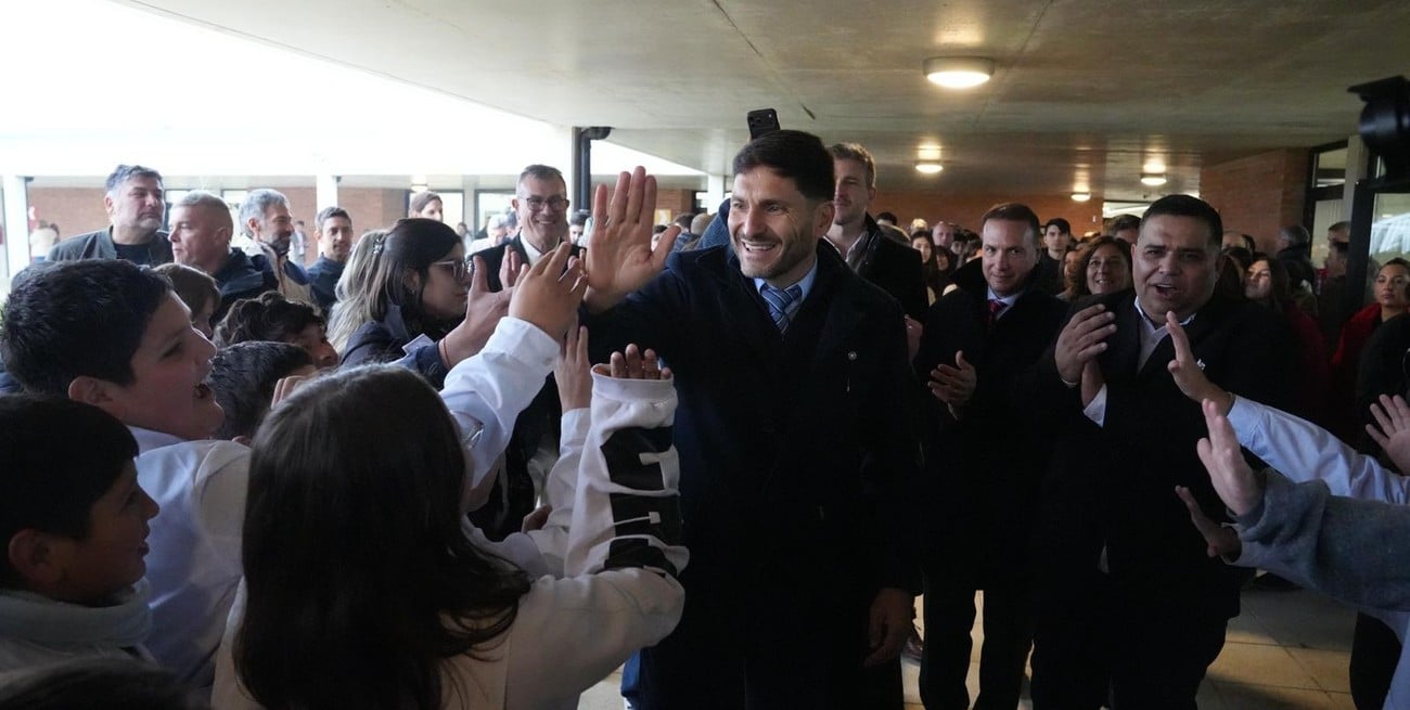Pullaro inauguró la nueva escuela secundaria de Hughes y destacó el trabajo colectivo