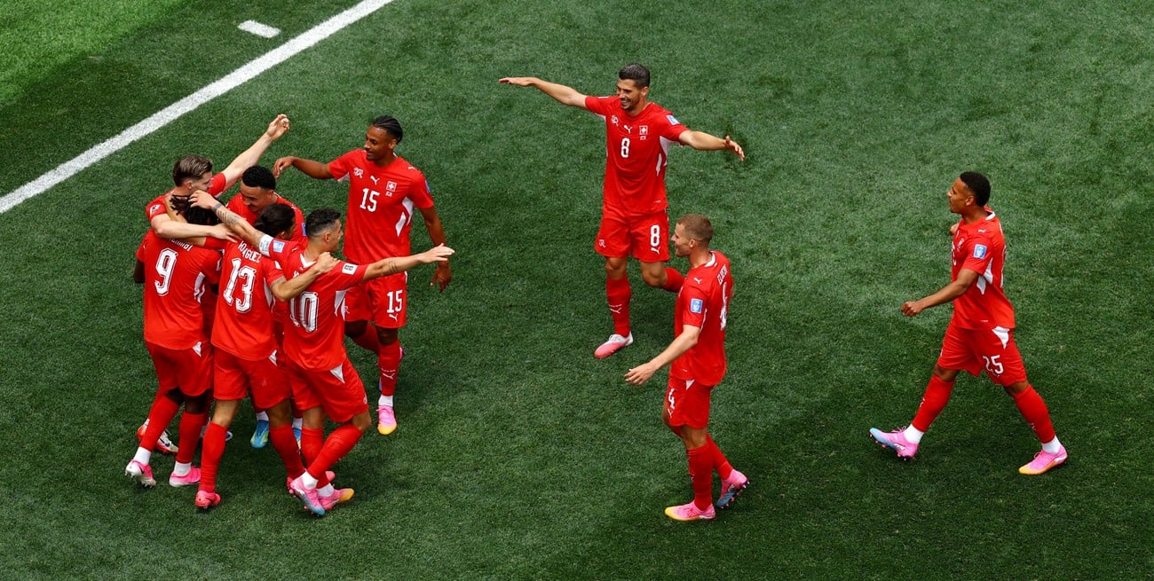 Suiza goleó a Bosnia-Herzegovina y tomó la cima del Grupo B