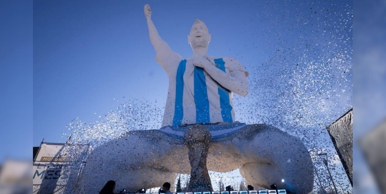 Inauguraron una estatua de Messi de 26 metros en Neuquén y aseguran que es la más alta del mundo
