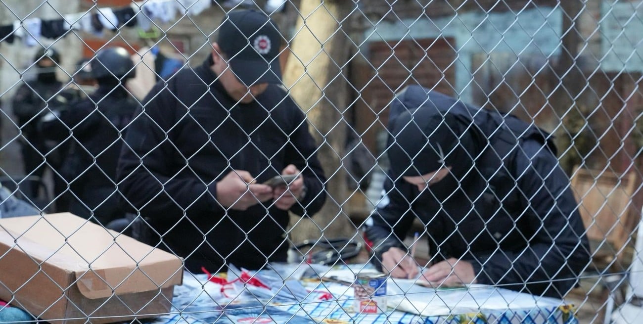 Cuatro detenidos y millonario secuestro tras los 22 allanamientos en barrio San Lorenzo