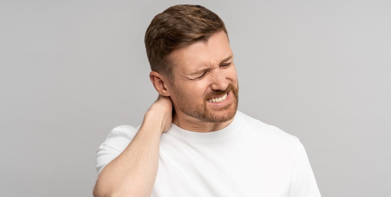 ¿Te despertás con dolor de cuello o rigidez? Las causas más frecuentes y qué está pasando mientras dormís