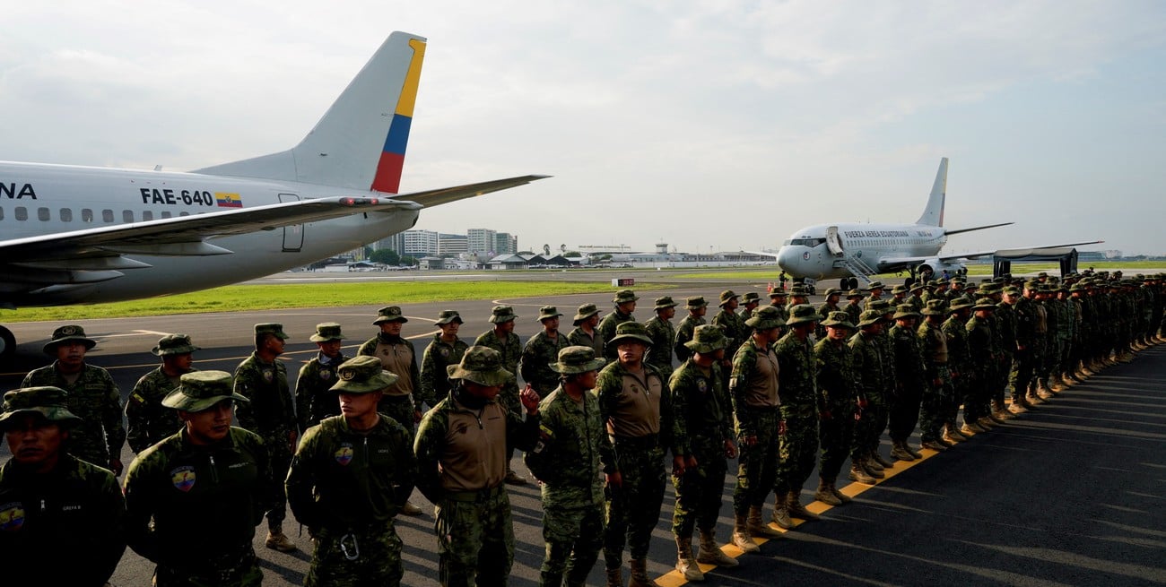 Ecuador permitirá el despliegue de militares extranjeros con inmunidad para combatir el narcotráfico