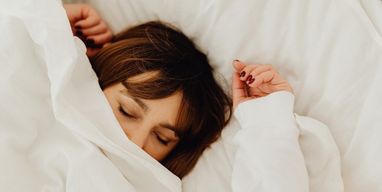 Qué significa hablar dormido y cuándo puede ser una señal de alerta