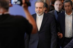 Las tensiones entre Washington y Teherán escalan en Suiza, con Irán retirándose de las conversaciones tras nuevas amenazas del presidente estadounidense. Foto: REUTERS / Nathan Howard.