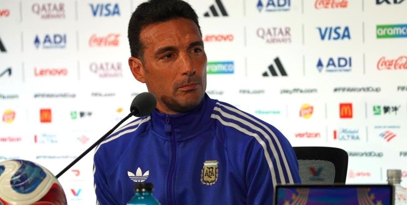 Scaloni eludió hablar de la noticia falsa sobre el padre de Messi y criticó la pausa de hidratación