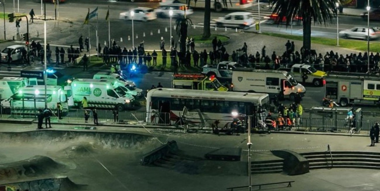 Un colectivo subió a una vereda en la rambla de Mar de Plata y atropelló a varias personas