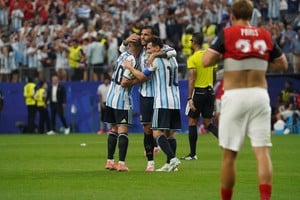 Argentina aseguró el primer puesto del Grupo J tras vencer a Austria en Dallas. Foto: Fernando Nicola
