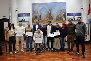 El Concejo Municipal celebró la entrega de premios que destacan a goleadores anuales, promoviendo la igualdad de género y el espíritu deportivo en la ciudad.