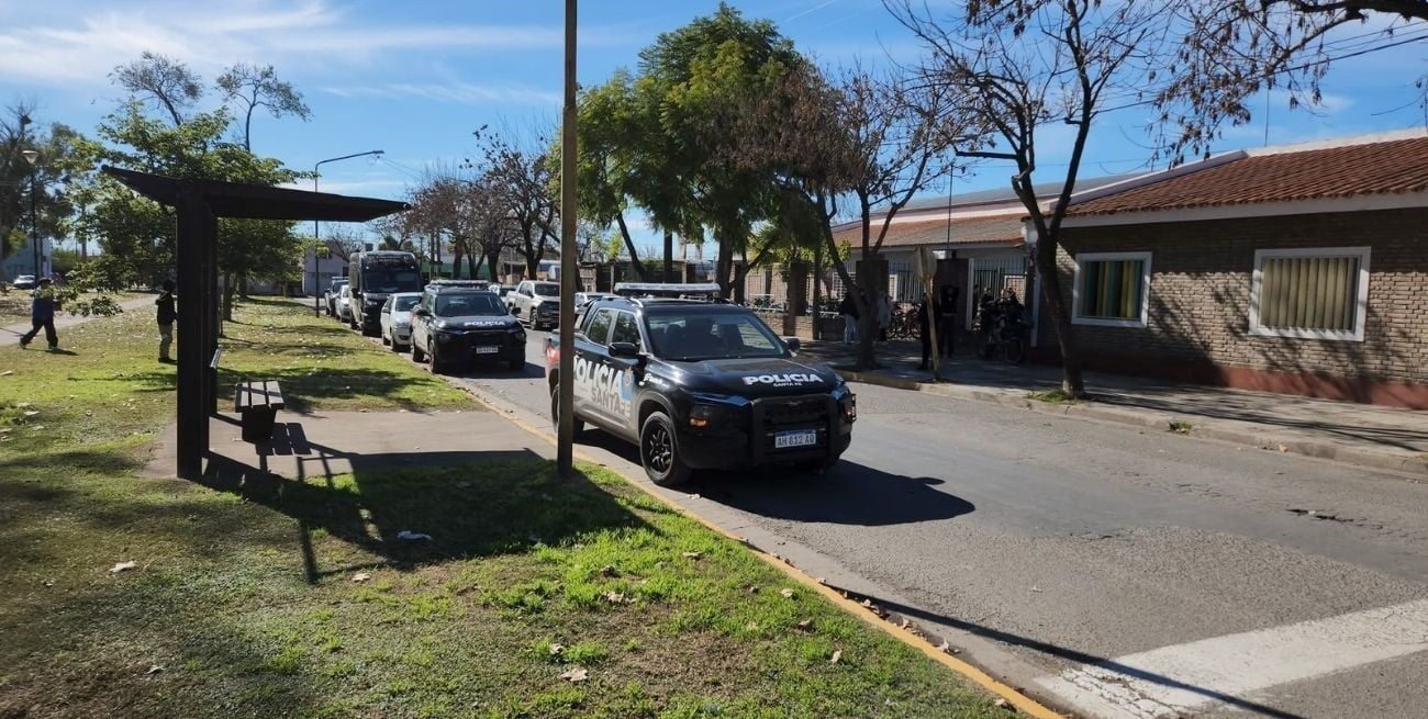 Horror en Rafaela: apuñalaron a un hombre dentro de una escuela y quedó al borde de la muerte