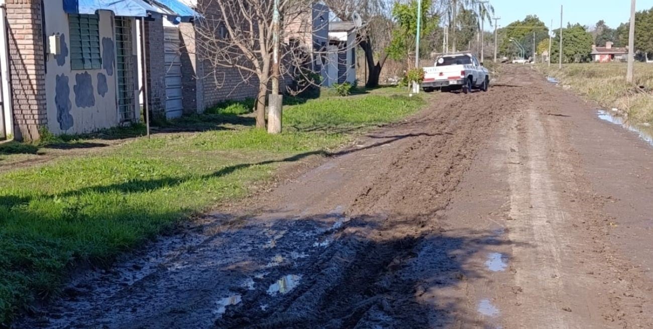 Vecinos de Adelina Centro reclaman por falta de iluminación y deterioro de calle Centenario entre Lavalle y Roverano
