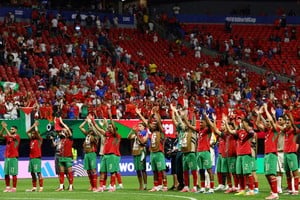 Los jugadores marroquíes festejaron el triunfo con sus hinchas.