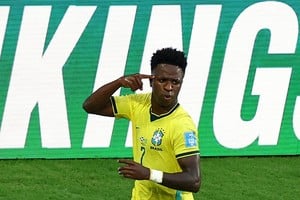 Vinicius Jr., figura y goleador en el triunfo de Brasil.