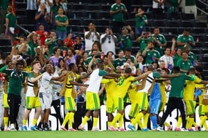 Los sudafricanos festejaron en Monterrey y ya tienen rival. Crédito: REUTERS/Daniel Becerril