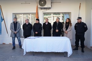 Todo este nuevo edificio se apoya sobre la recuperación parcial de una construcción preexistente, en un predio policial ubicado en San Martín 1079, casi Av. Roque Sáenz Peña.