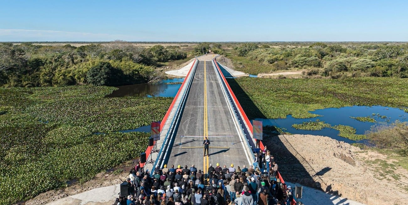 Pullaro inauguró un nuevo puente en arroyo El Pindó y ratificó su apuesta por la región