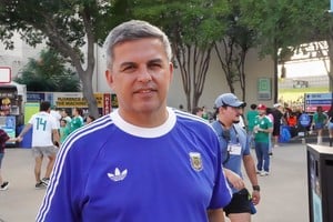 Mauricio Badasarre debutó en Colón con 16 años y 7 meses y solo el Mono Olivares lo aventaja como el más joven en ponerse la rojinegra en un partido oficial.