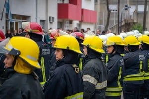Los bomberos designados son Facundo Fruteros, Nélson Cisnero, Pablo Gonzáz, Erik Rodríguez y Catalina Montiel. A ellos se suma Pablo Medina, oriundo de María Teresa.