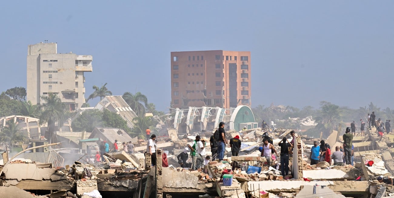 Al menos 920 muertos y 3360 heridos tras el sismo en Venezuela