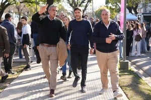 El secretario provincial de Obras Públicas, Marcelo Pascualón; el gobernador de la Provincia, Maximiliano Pullaro y el intendente de Santa Fe, Juan Pablo Poletti.