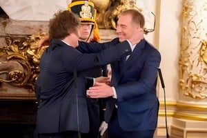 El presidente busca revitalizar su gestión tras la salida de Adorni, con un nuevo enfoque en la relación con las provincias y aliados políticos.