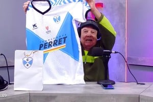 Ricardo Porta y un reconocimiento muy especial de parte de Ciclón Racing. Gentileza