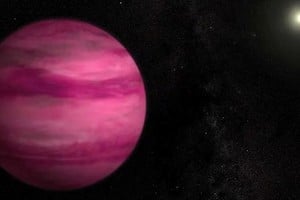 Científicos revelan que un extraño exoplaneta rosado tendría nubes saladas
