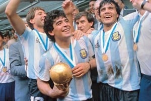 Diego Maradona levantó la Copa del Mundo en el Estadio Azteca el 29 de junio de 1986.